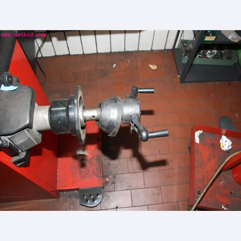 well-maintained machines from the sector automobile workshop -7