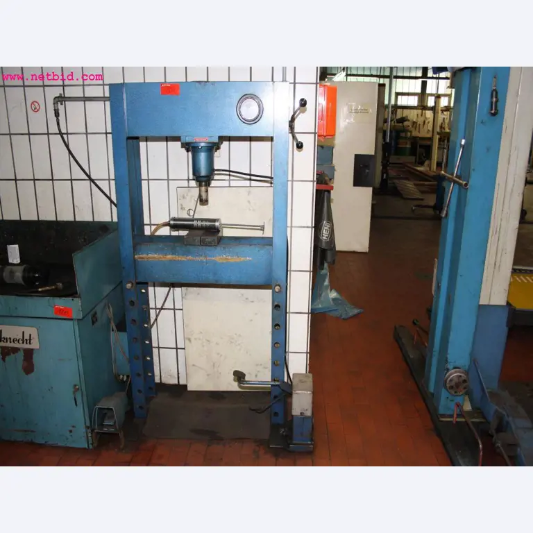 well-maintained machines from the sector automobile workshop -1