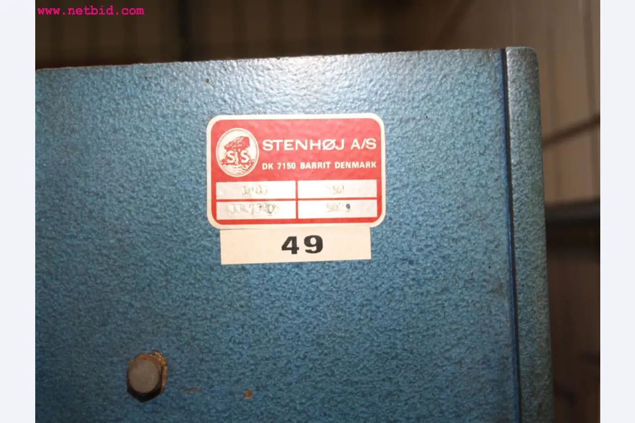 well-maintained machines from the sector automobile workshop -3