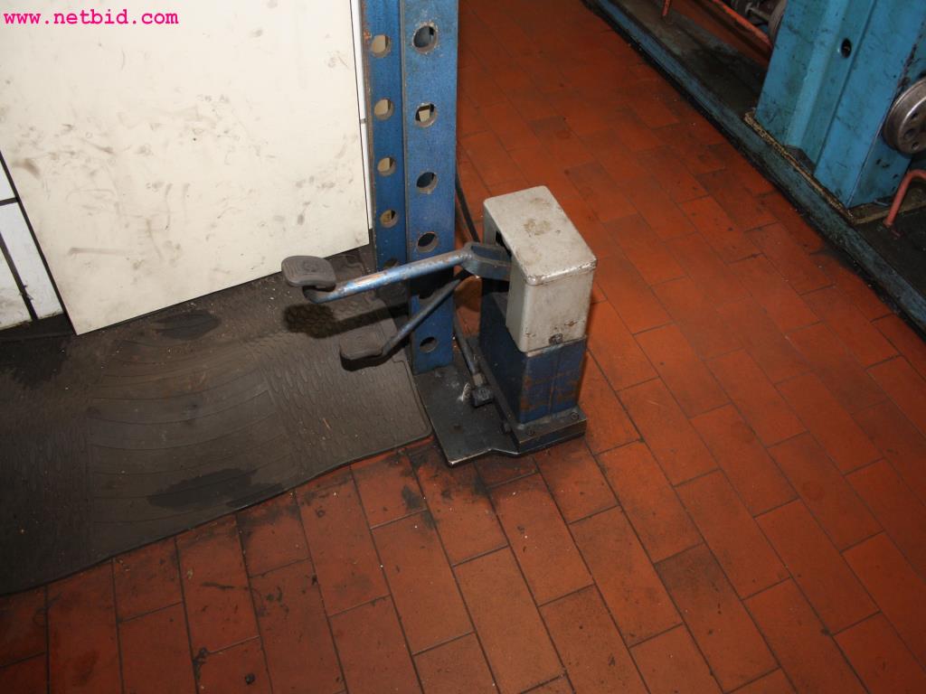 well-maintained machines from the sector automobile workshop -6