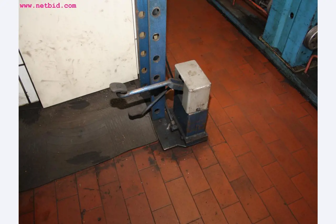 well-maintained machines from the sector automobile workshop -6