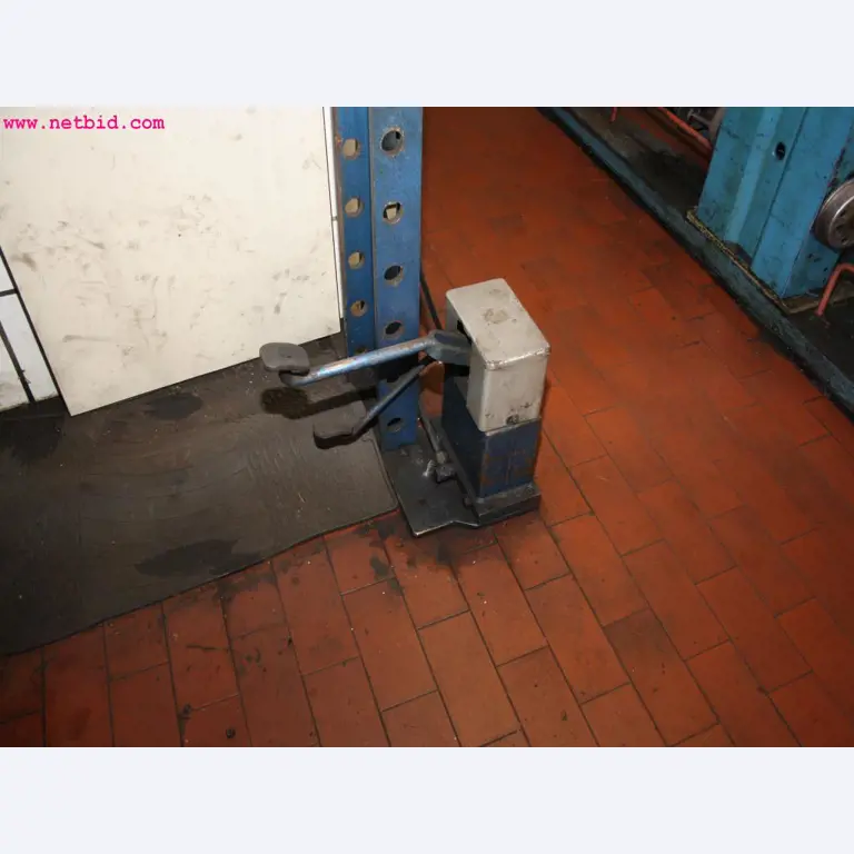 well-maintained machines from the sector automobile workshop -6