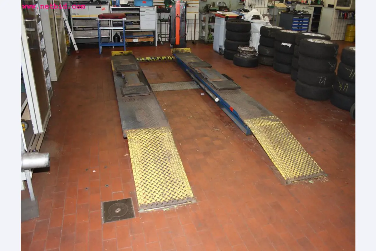 well-maintained machines from the sector automobile workshop -1