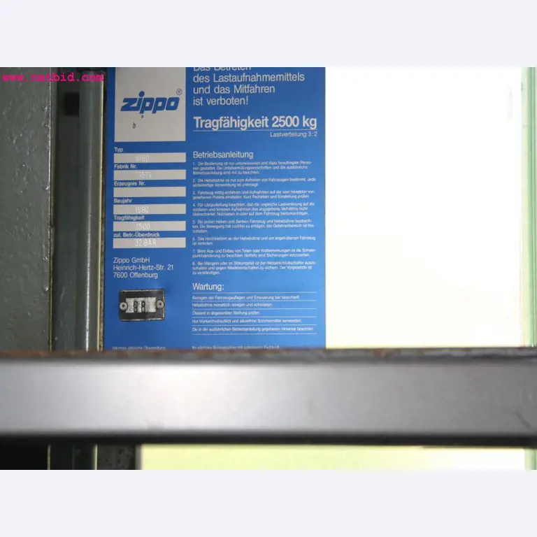 well-maintained machines from the sector automobile workshop -6