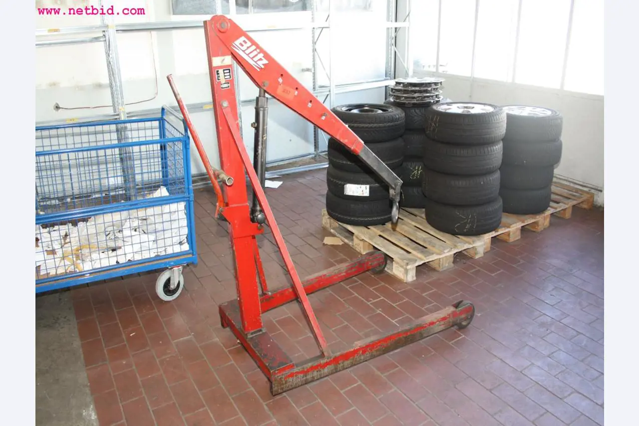well-maintained machines from the sector automobile workshop -1