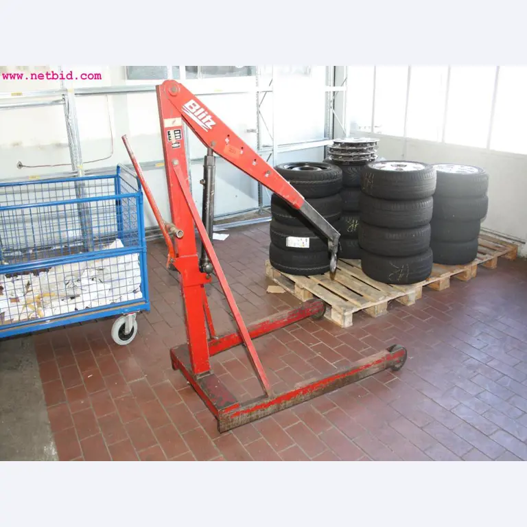 well-maintained machines from the sector automobile workshop -1