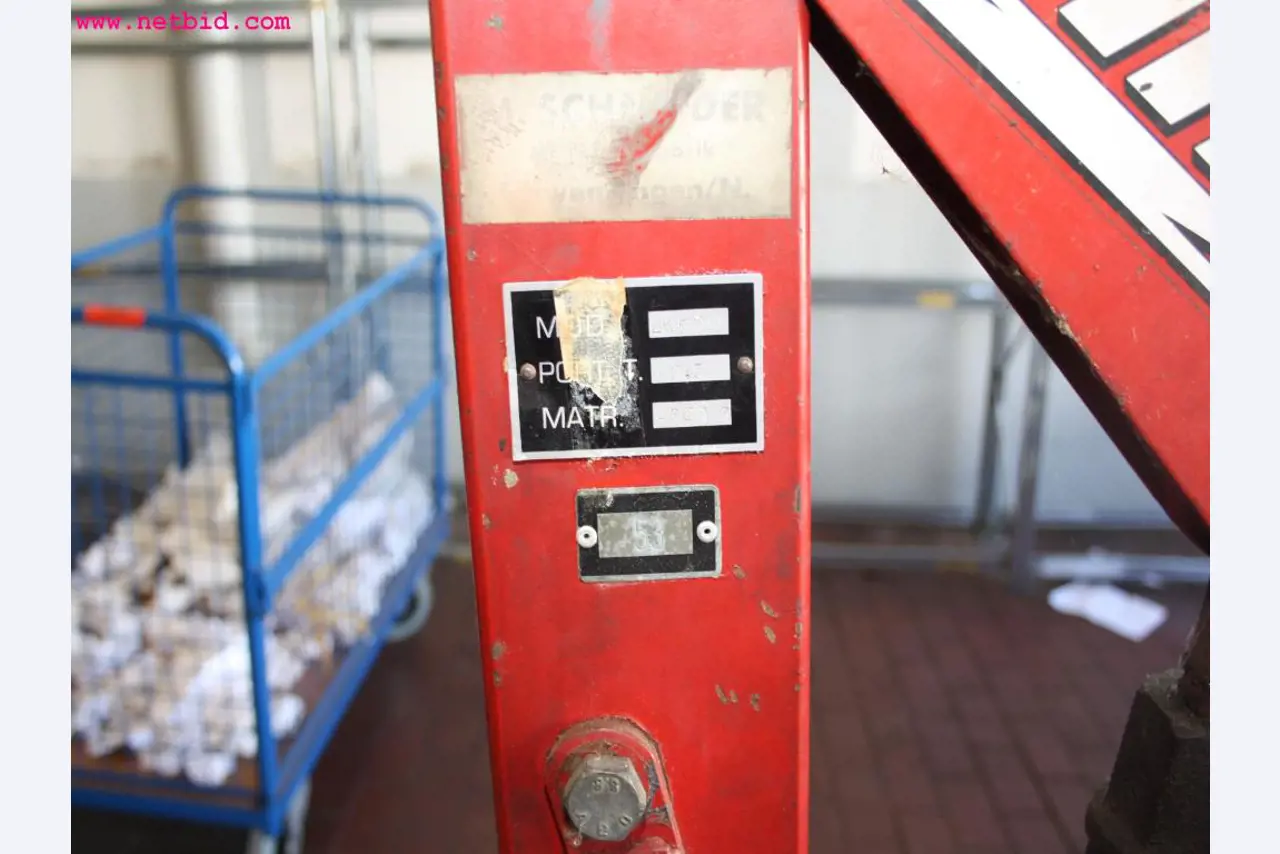 well-maintained machines from the sector automobile workshop -3