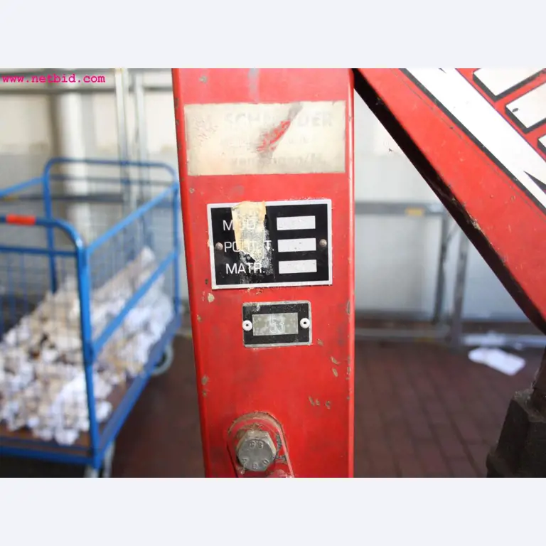 well-maintained machines from the sector automobile workshop -3