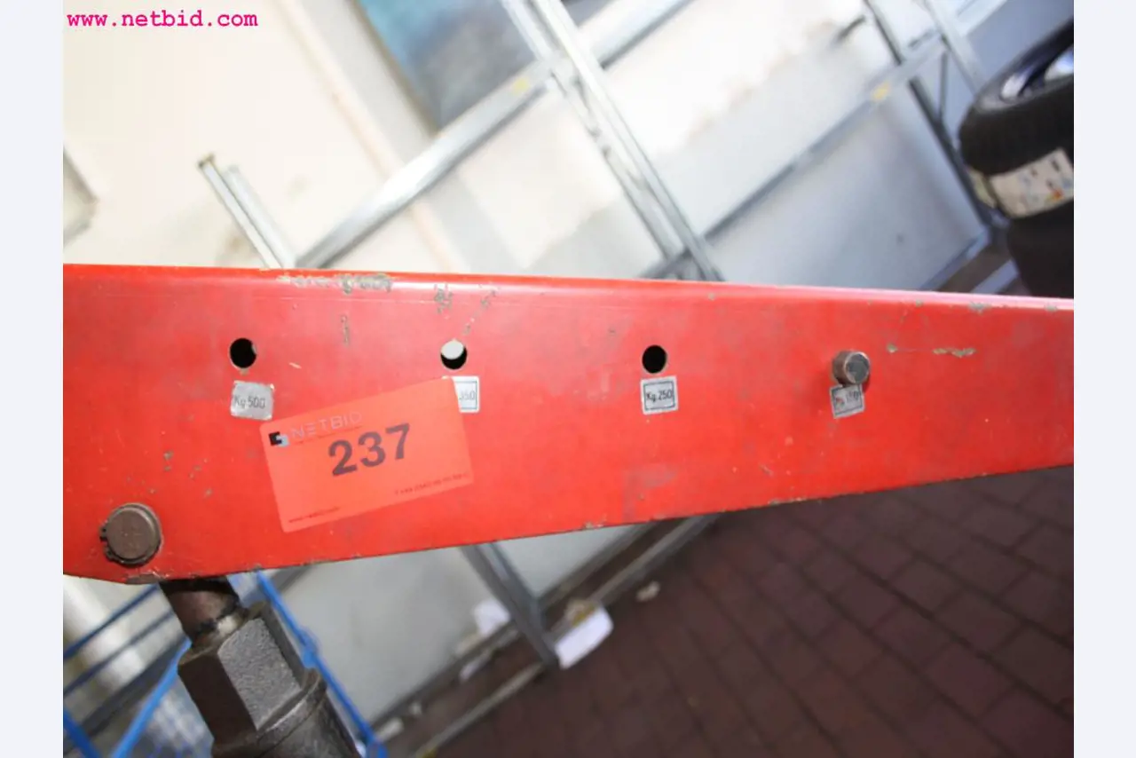 well-maintained machines from the sector automobile workshop -4