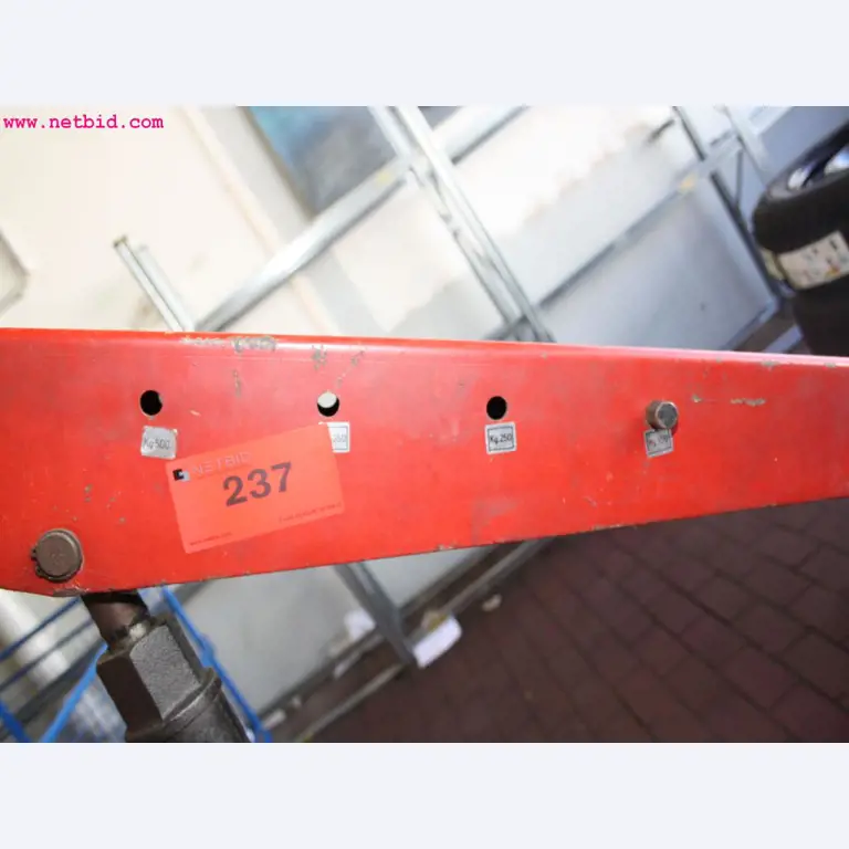 well-maintained machines from the sector automobile workshop -4