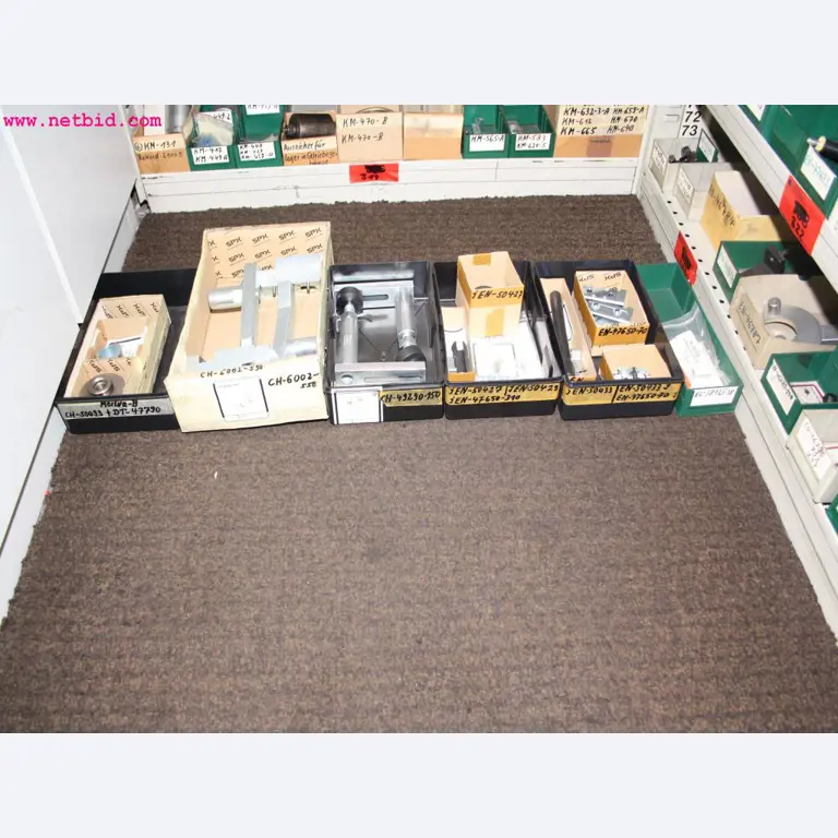 well-maintained machines from the sector automobile workshop -1