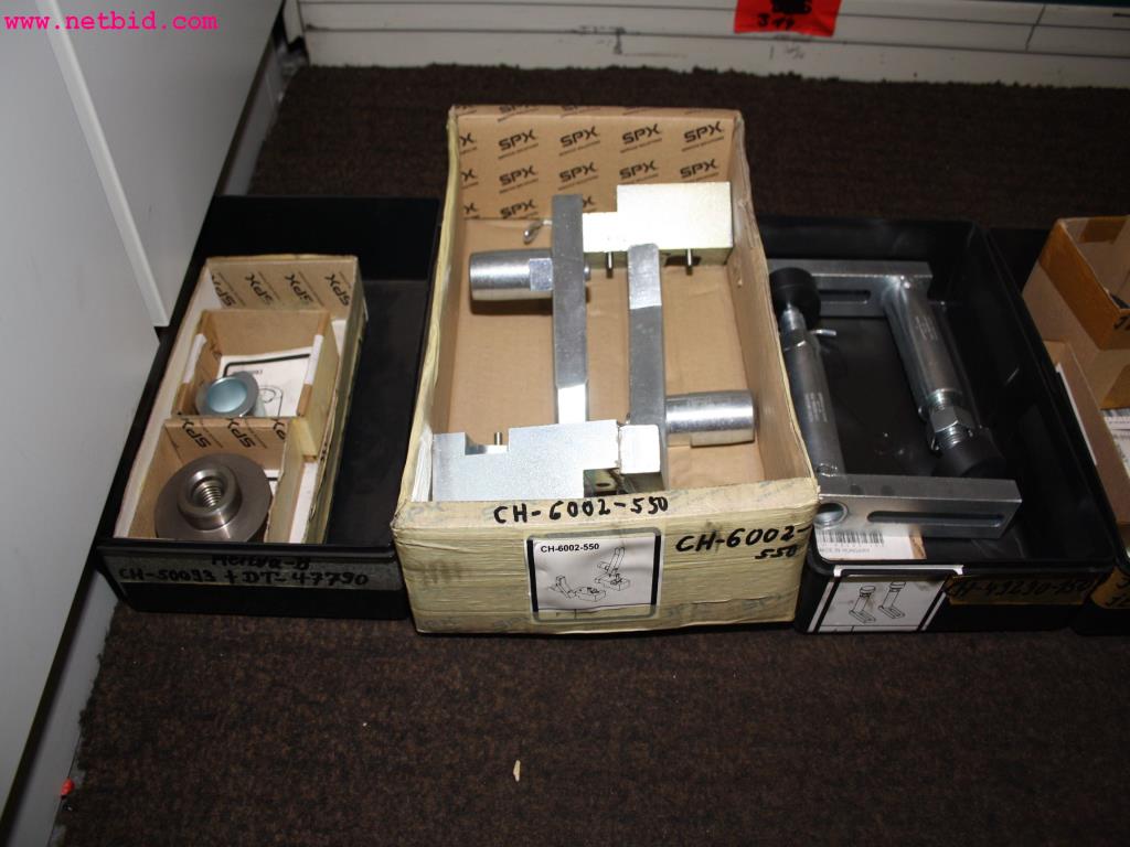 well-maintained machines from the sector automobile workshop -2