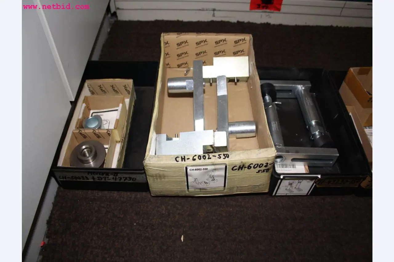 well-maintained machines from the sector automobile workshop -2