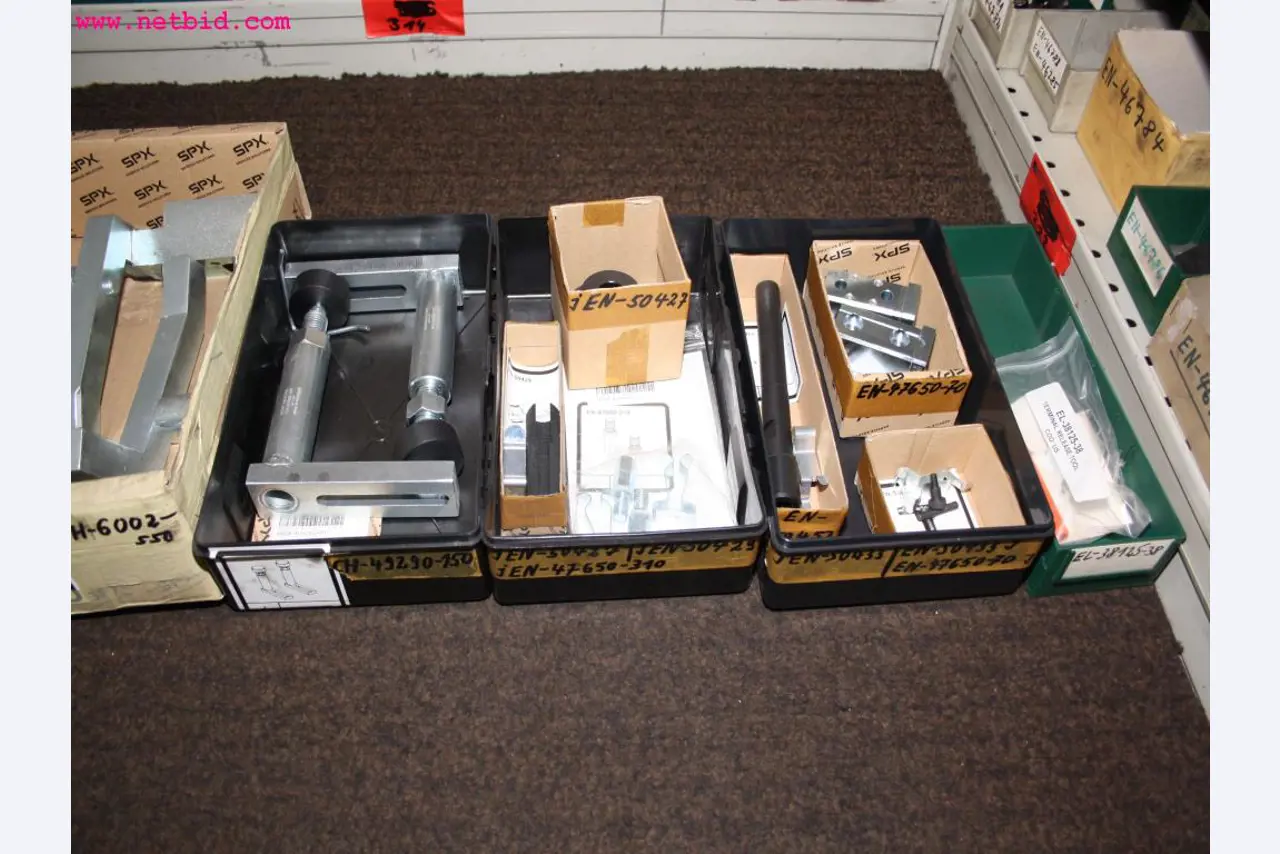 well-maintained machines from the sector automobile workshop -3