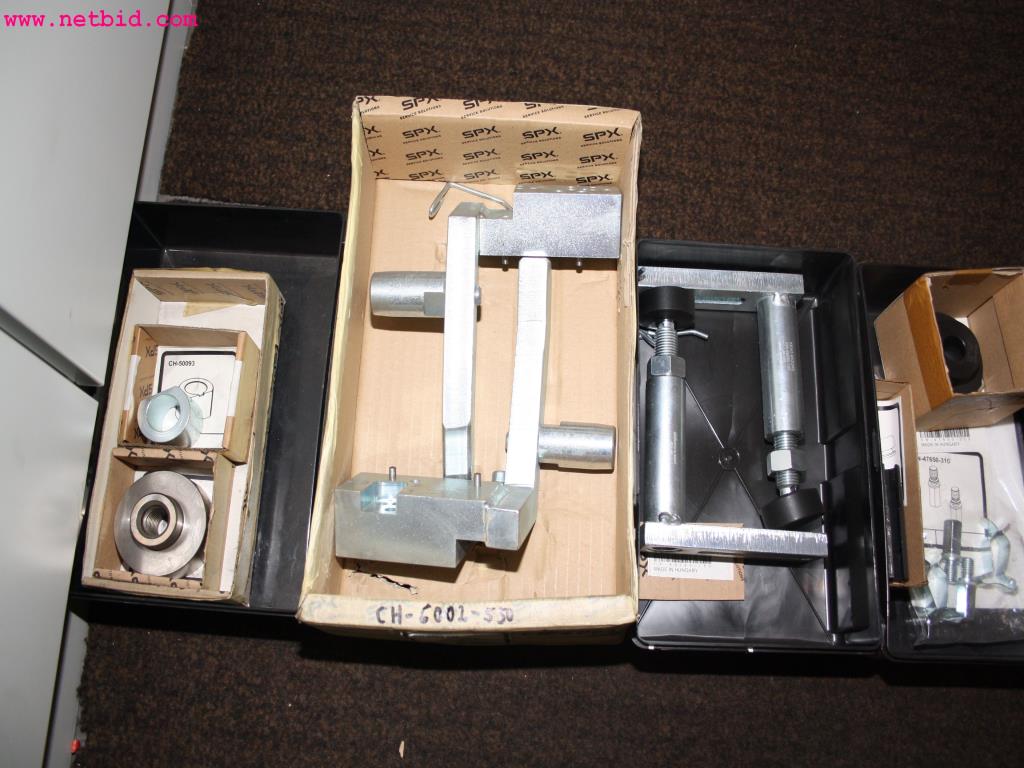 well-maintained machines from the sector automobile workshop -4