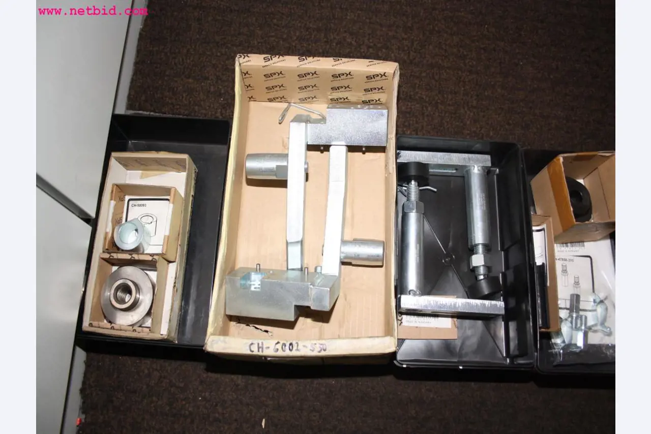 well-maintained machines from the sector automobile workshop -4