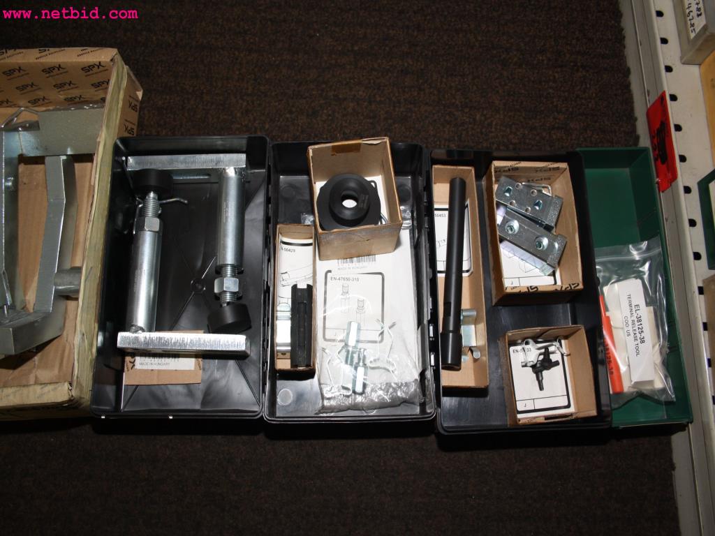 well-maintained machines from the sector automobile workshop -5