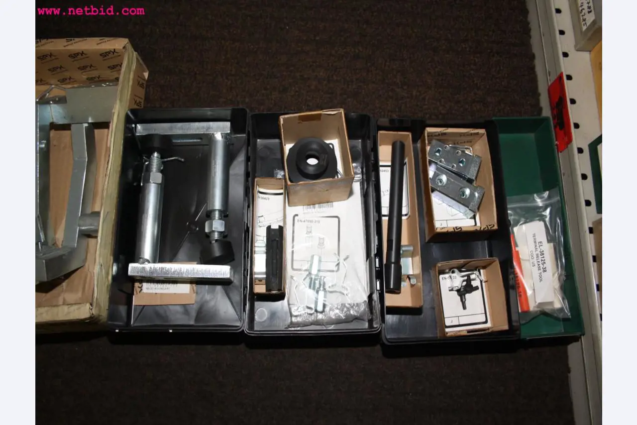 well-maintained machines from the sector automobile workshop -5