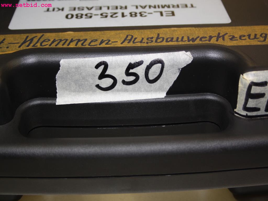 well-maintained machines from the sector automobile workshop -2