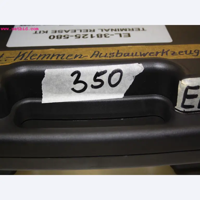 well-maintained machines from the sector automobile workshop -2