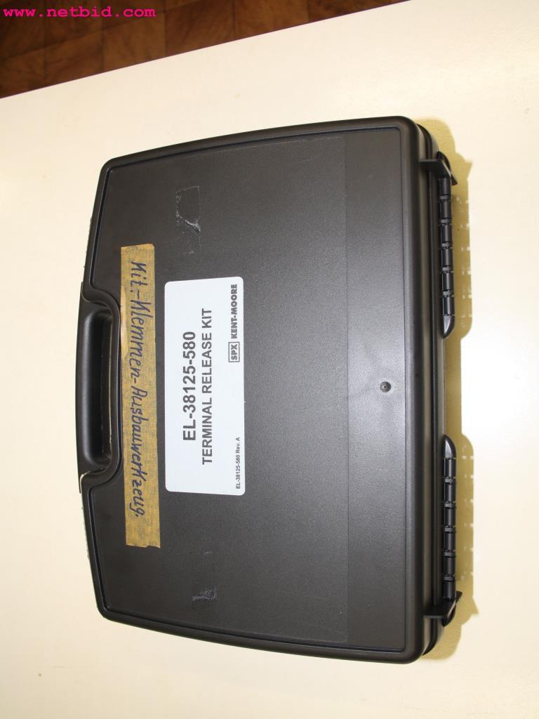 well-maintained machines from the sector automobile workshop -3