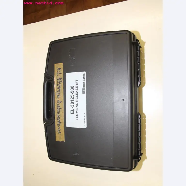 well-maintained machines from the sector automobile workshop -3