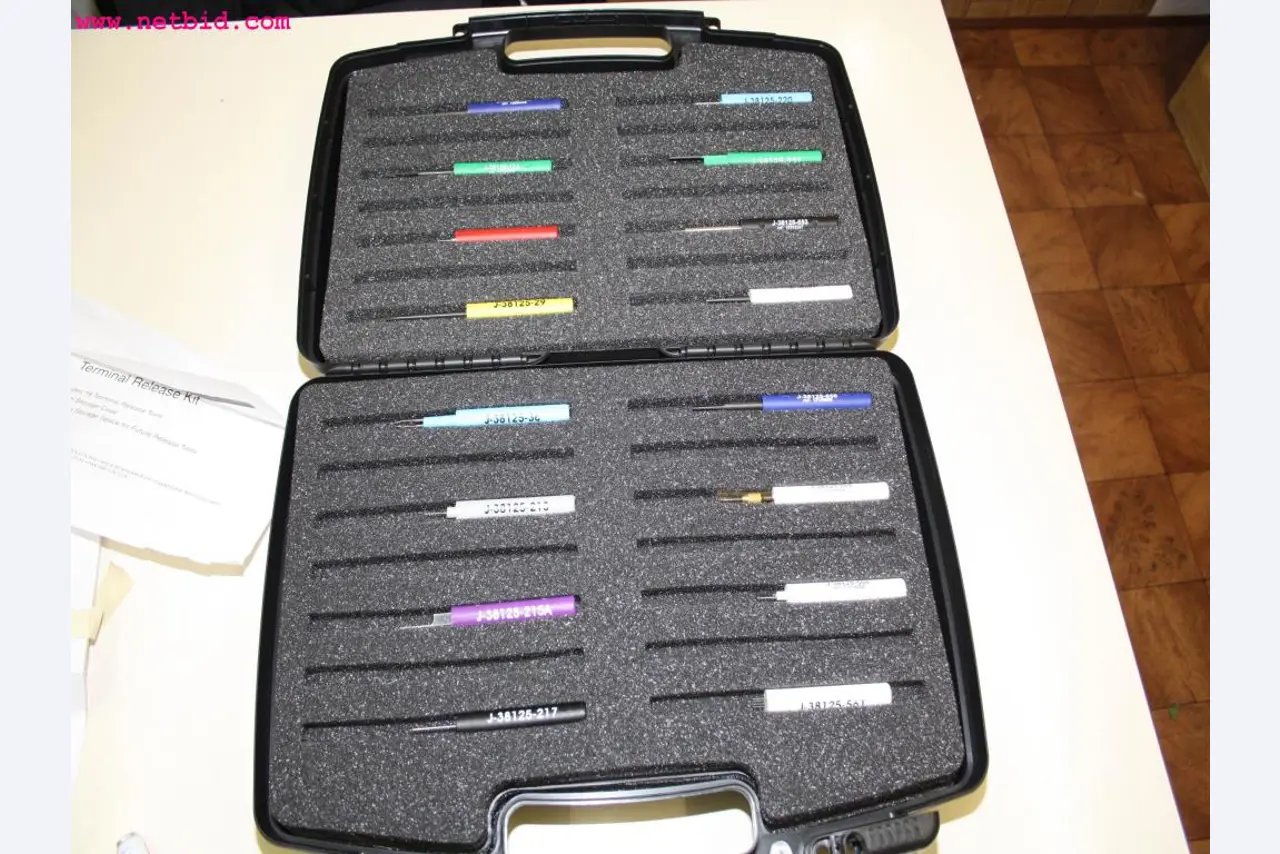 well-maintained machines from the sector automobile workshop -1