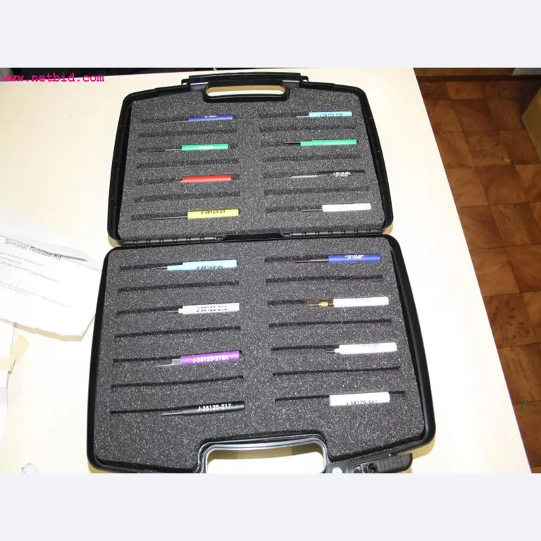 well-maintained machines from the sector automobile workshop -1