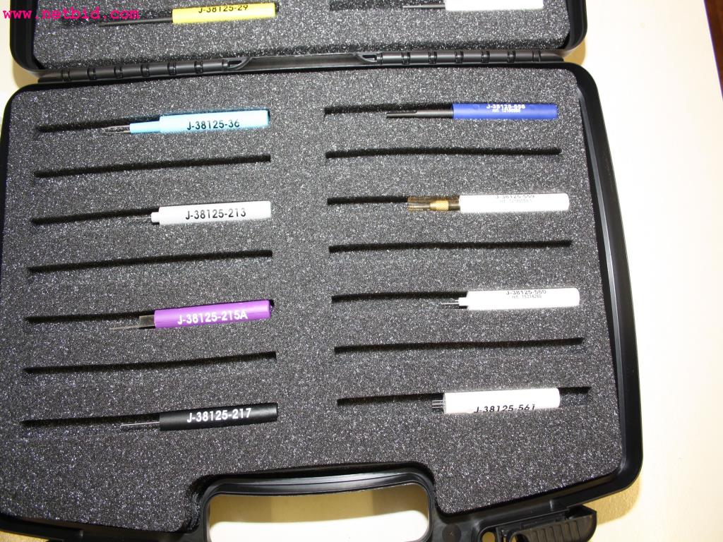 well-maintained machines from the sector automobile workshop -4