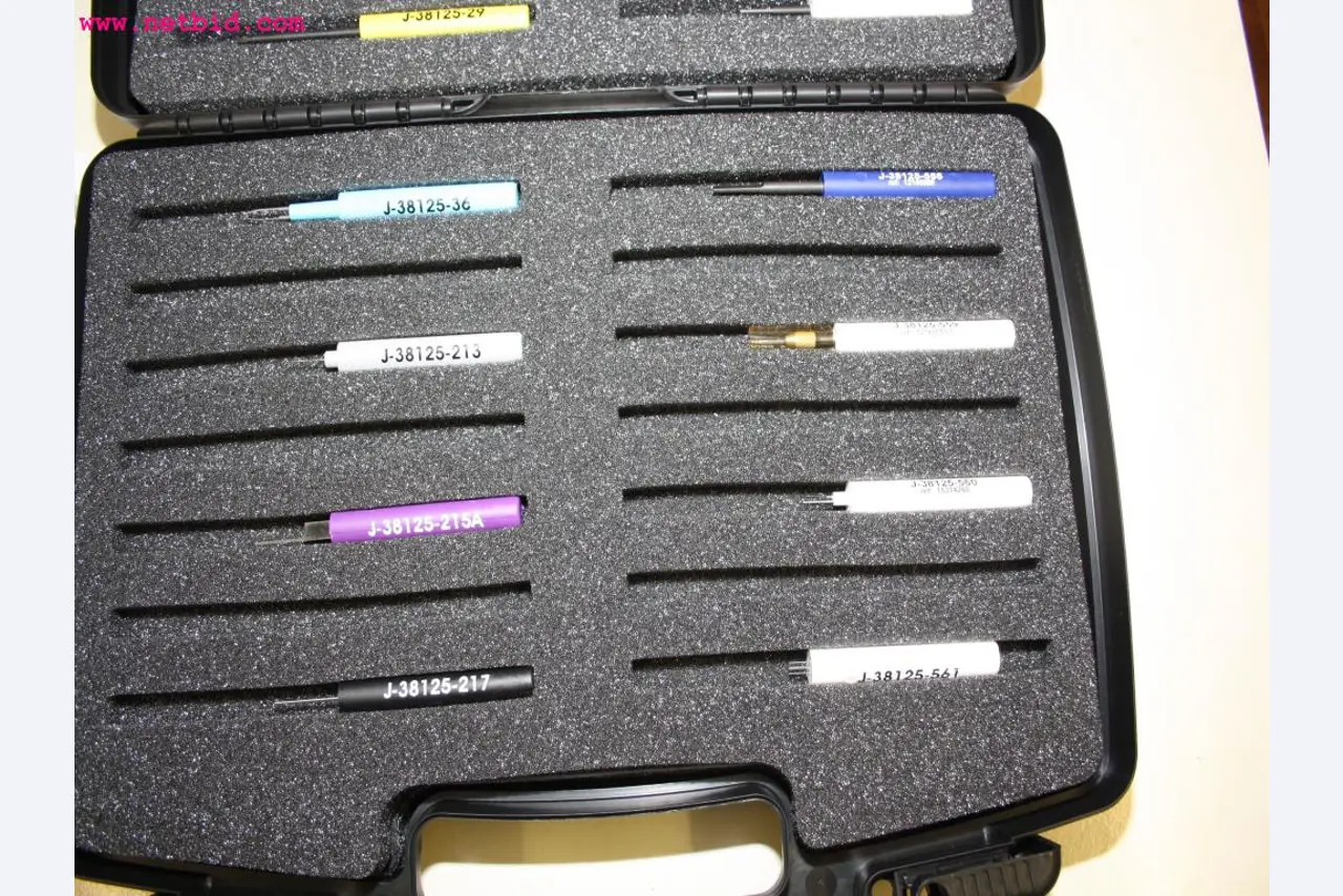 well-maintained machines from the sector automobile workshop -4