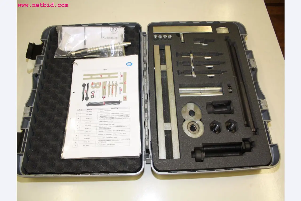 well-maintained machines from the sector automobile workshop -3