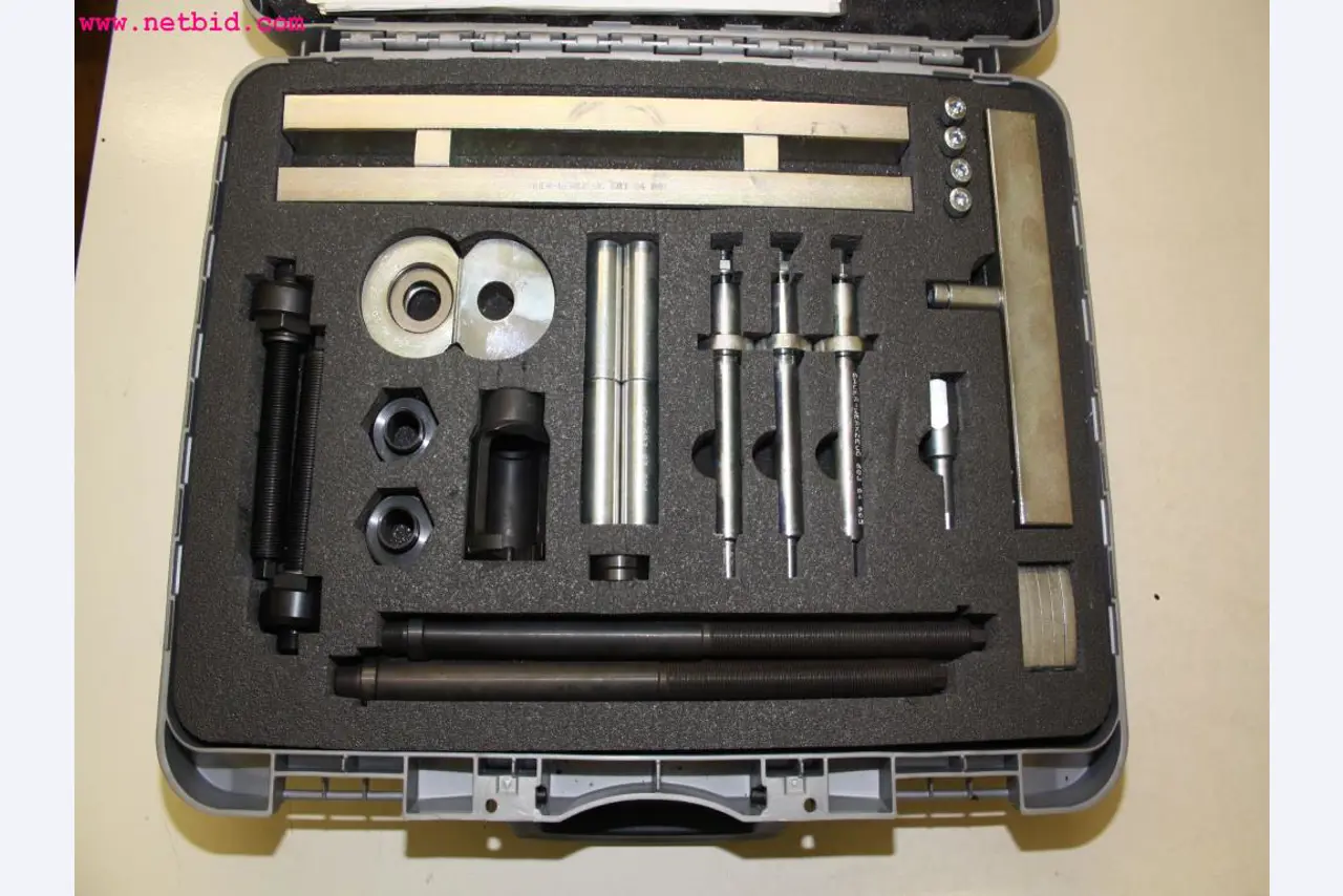 well-maintained machines from the sector automobile workshop -1