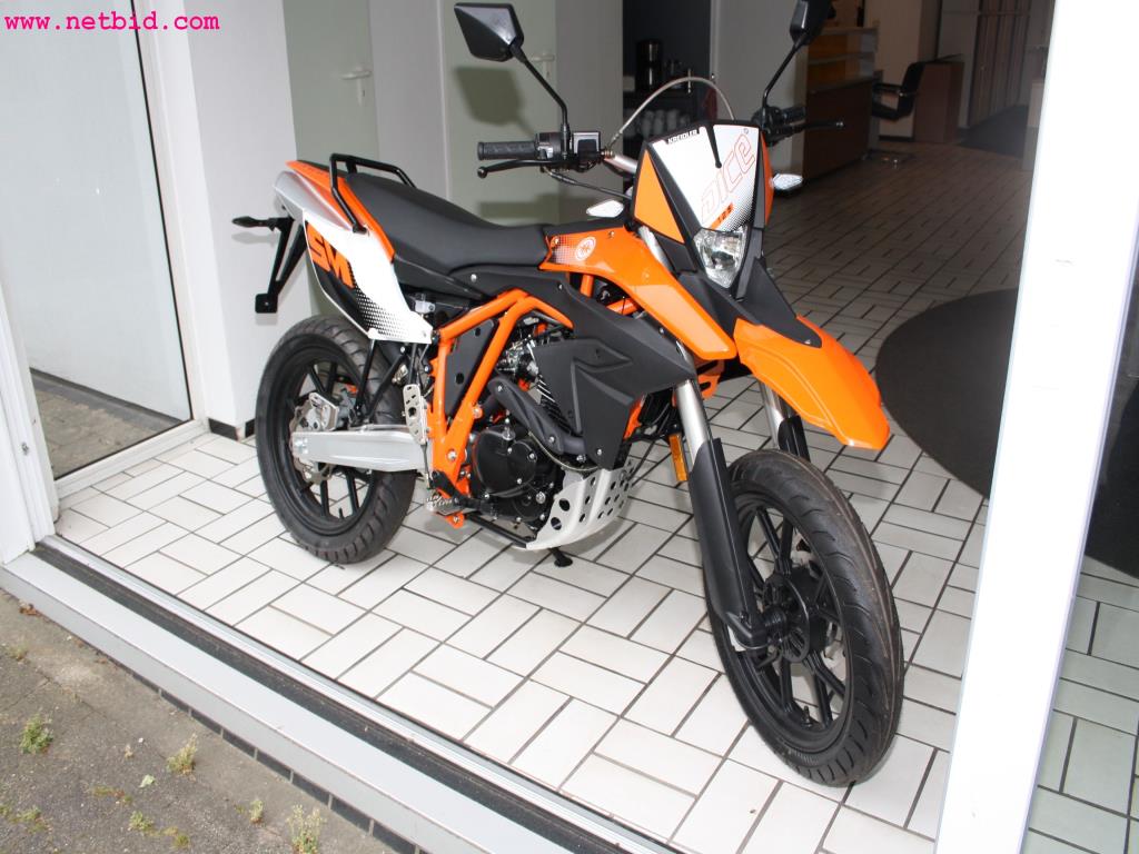 well-maintained machines from the sector automobile workshop -3