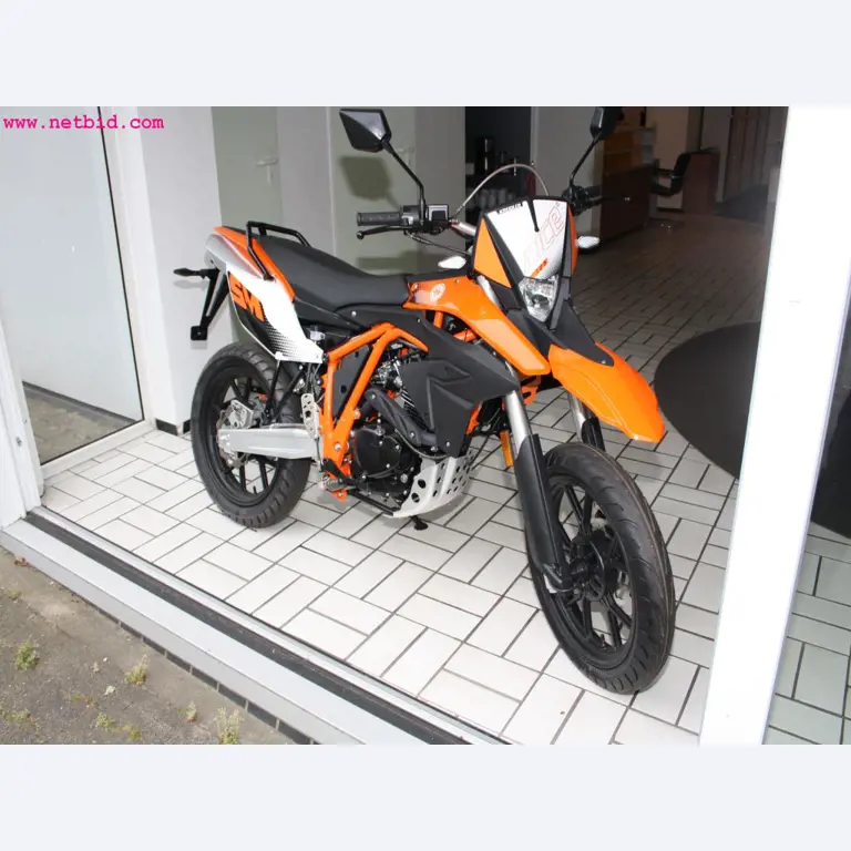 well-maintained machines from the sector automobile workshop -3