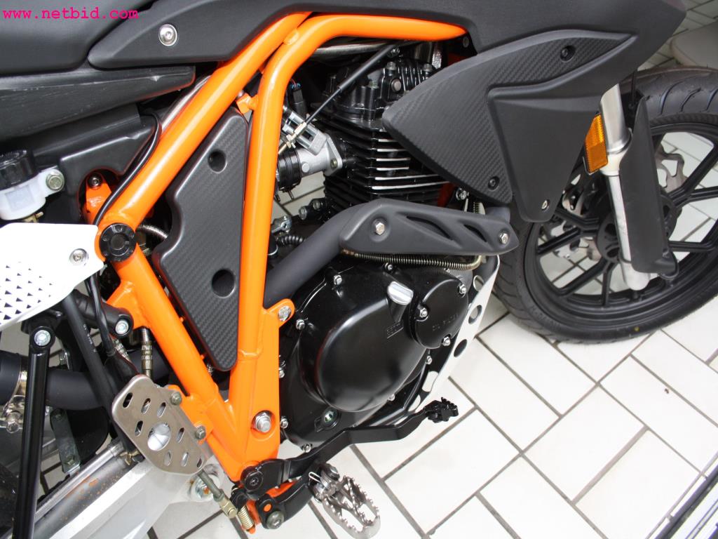 well-maintained machines from the sector automobile workshop -4