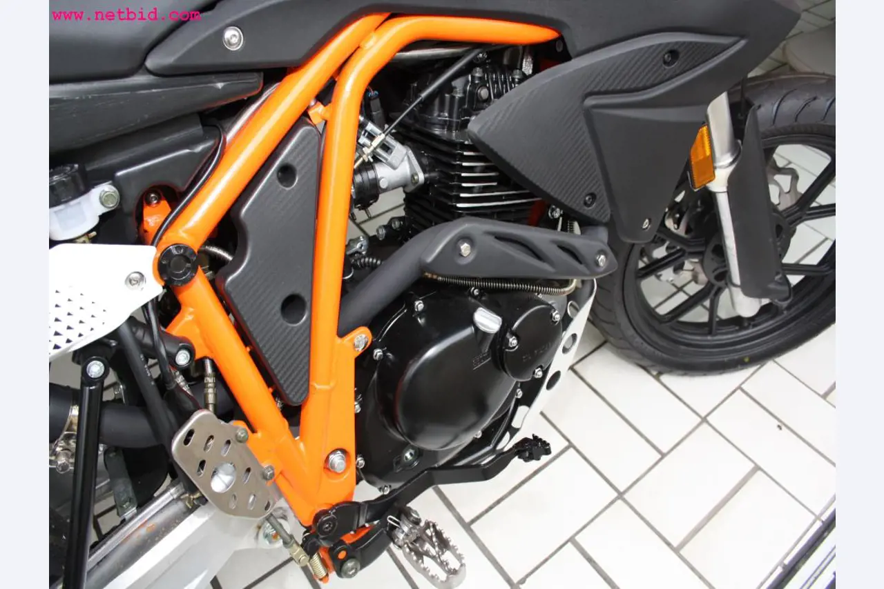 well-maintained machines from the sector automobile workshop -4