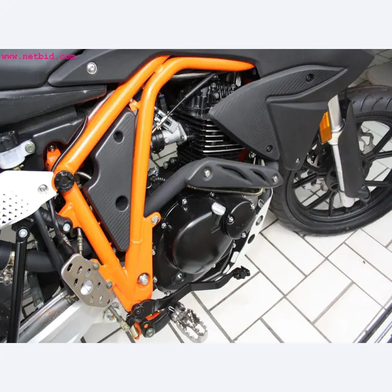 well-maintained machines from the sector automobile workshop -4