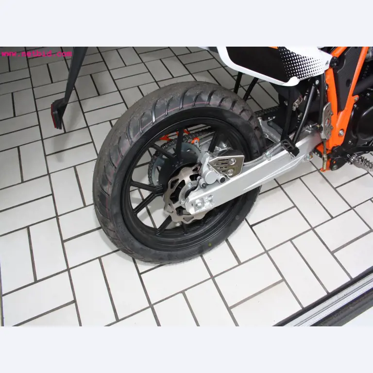 well-maintained machines from the sector automobile workshop -5