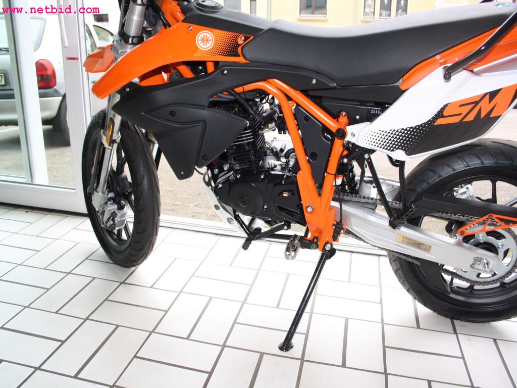 well-maintained machines from the sector automobile workshop -7