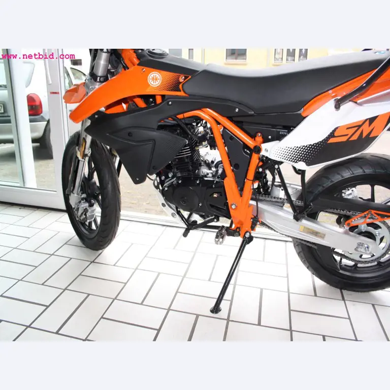 well-maintained machines from the sector automobile workshop -7