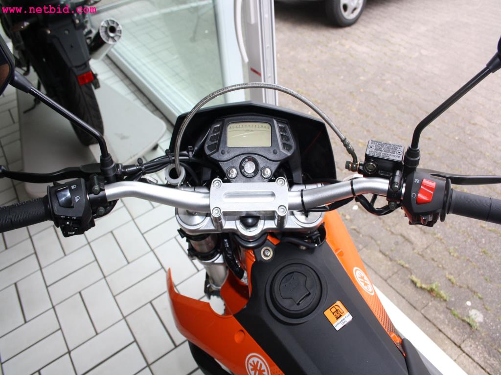 well-maintained machines from the sector automobile workshop -9