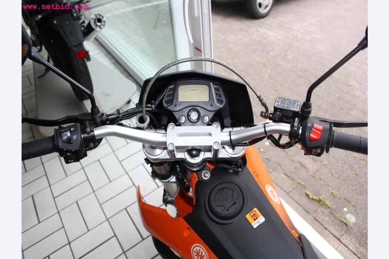 well-maintained machines from the sector automobile workshop -9