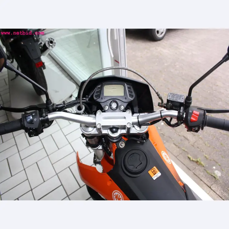 well-maintained machines from the sector automobile workshop -9