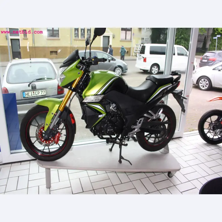 well-maintained machines from the sector automobile workshop -1