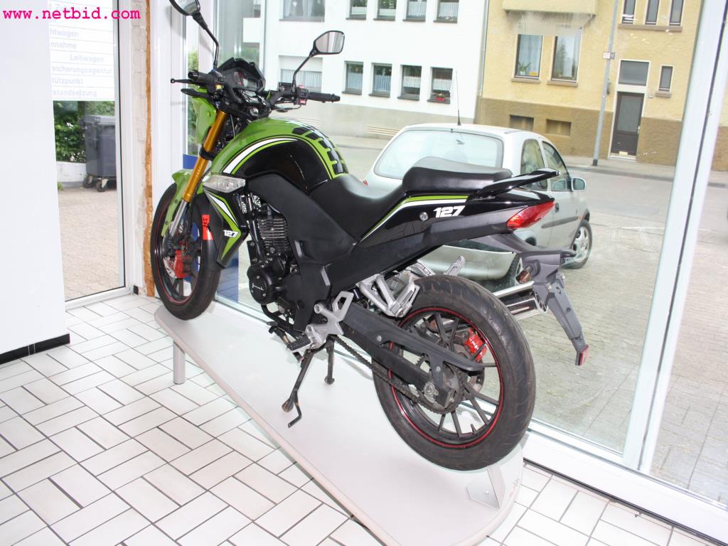 well-maintained machines from the sector automobile workshop -2