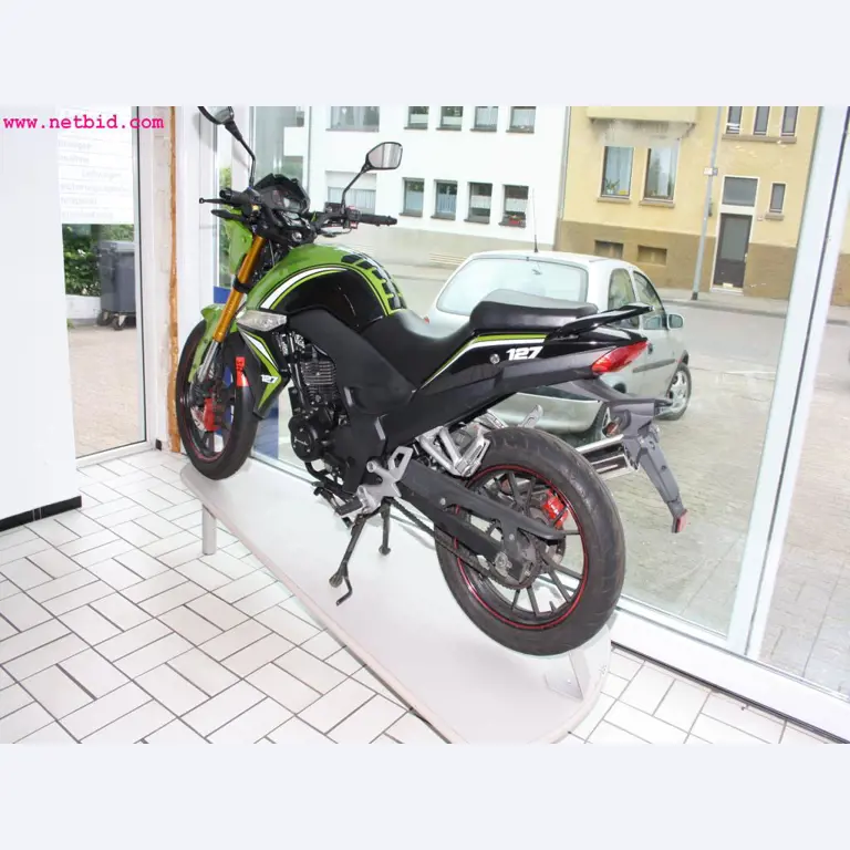 well-maintained machines from the sector automobile workshop -2