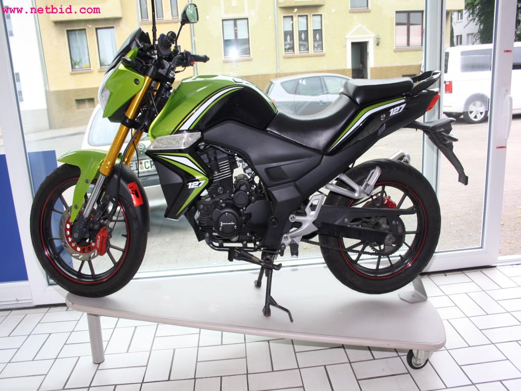 well-maintained machines from the sector automobile workshop -3