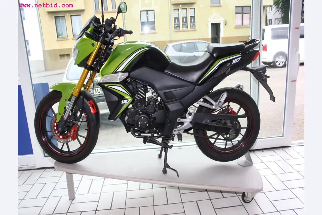 well-maintained machines from the sector automobile workshop -3