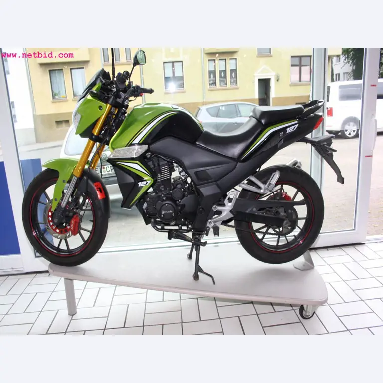 well-maintained machines from the sector automobile workshop -3