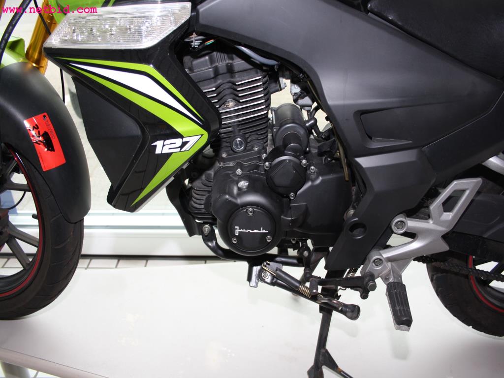 well-maintained machines from the sector automobile workshop -4